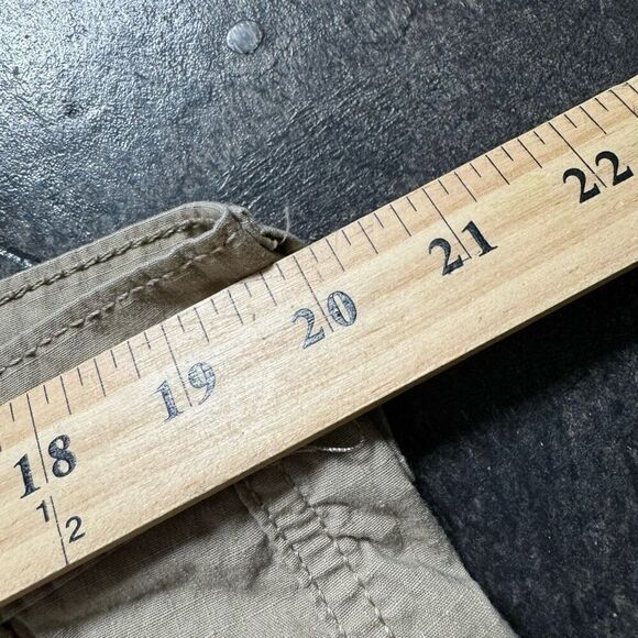 Signature Levi’s Tan Cargo Pants Lightweight Essential Men’s Size 40 Outdoors - Picture 11 of 16